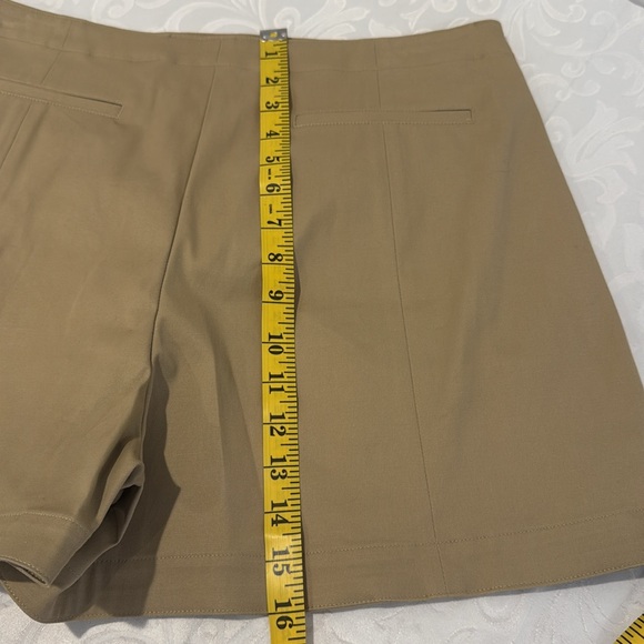 Theory Stretch Cotton Chino Shorts. Ladies 10 - Picture 15 of 15